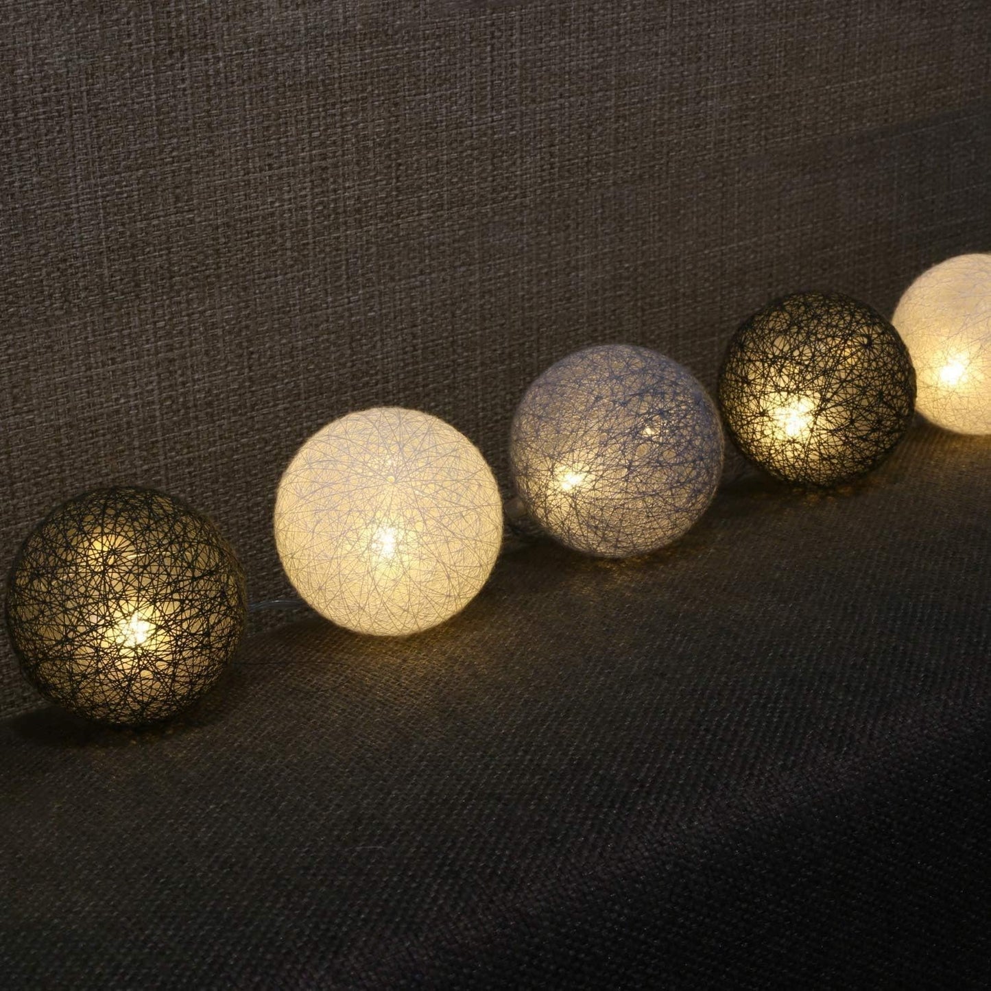 Lichterketten Inne Batterie, 3.8M Lichterkette Lampions 20 LED, Cotton Ball Lichterkette Kugeln für Kinderzimmer Weihnachten Party Garten Terrasse (Grau)